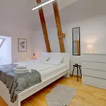 Spacious Loft For 8, Heart Of Old Apartment