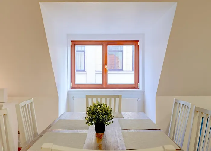 Spacious Loft For 8, Heart Of Old *