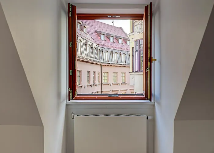 Dzīvoklis Spacious Loft For 8, Heart Of Old *