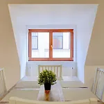 Spacious Loft For 8, Heart Of Old *